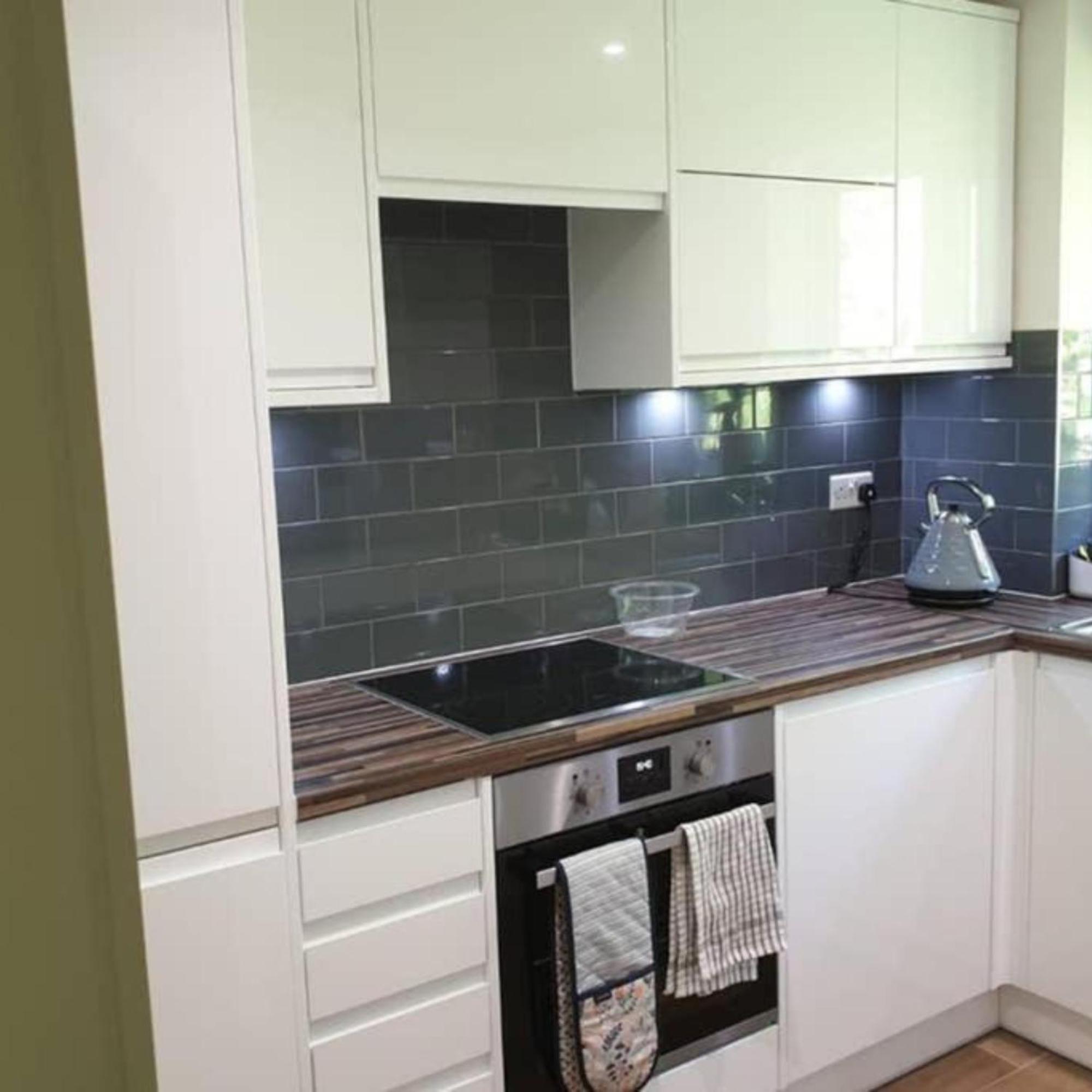 2-Bed Sleeps 4 Comfy For Contractors With Free Parking In Crawley Near Gatwick Manor Royal Refurbished 아파트 외부 사진