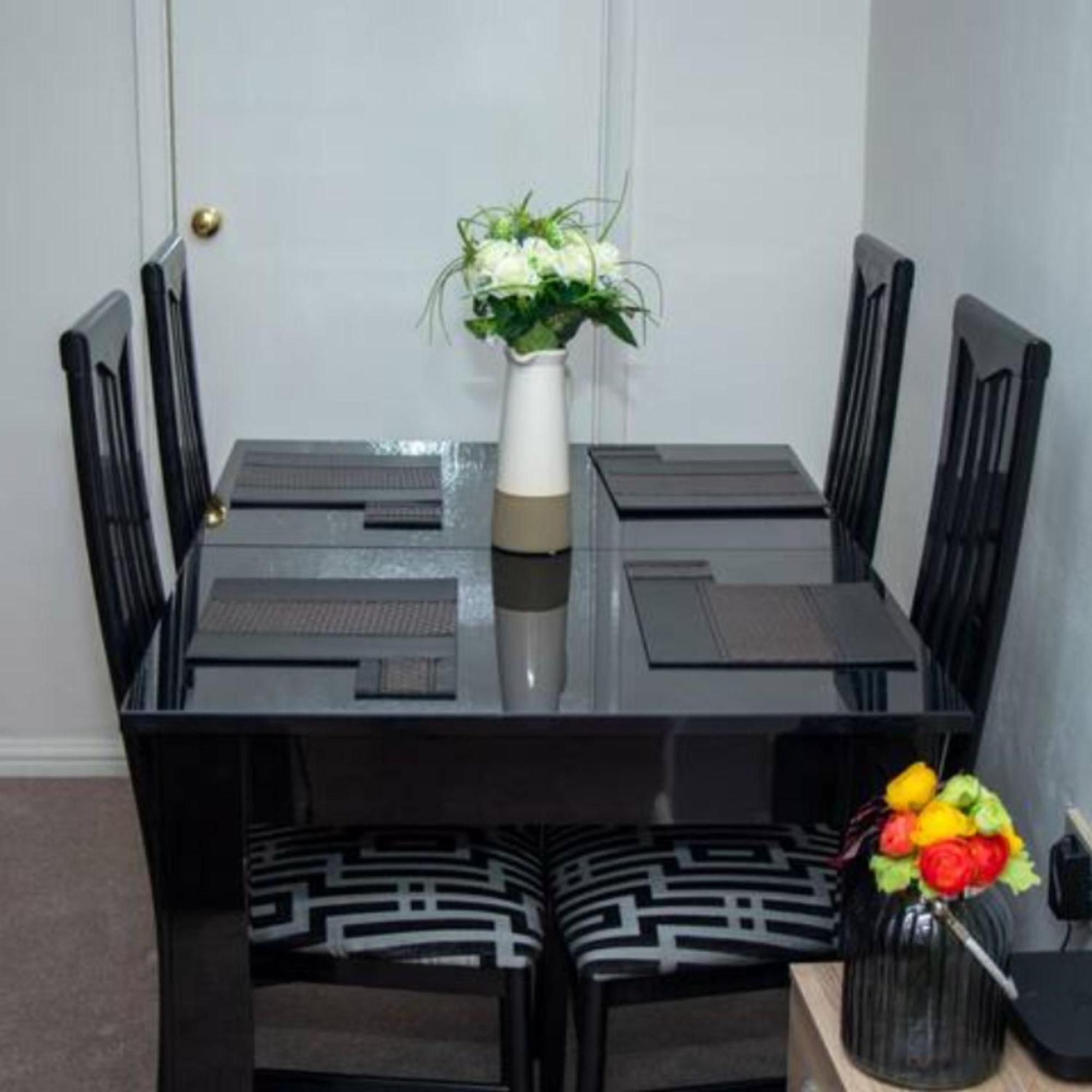 2-Bed Sleeps 4 Comfy For Contractors With Free Parking In Crawley Near Gatwick Manor Royal Refurbished 아파트 외부 사진